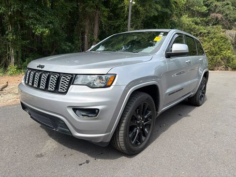 Used 2018 Jeep Grand Cherokee Altitude AWD/4WD image 1