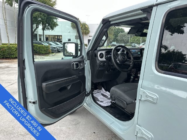 Used 2024 Jeep Wrangler Unlimited Sahara AWD/4WD image 22