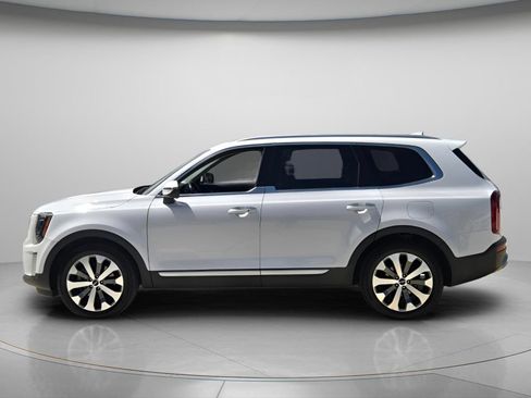 Used 2022 Kia Telluride S FWD image 3