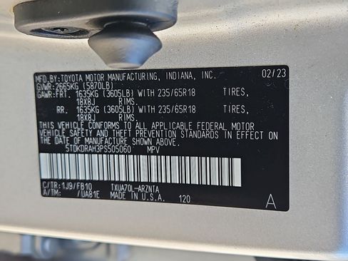 Used 2023 Toyota Highlander LE FWD image 32