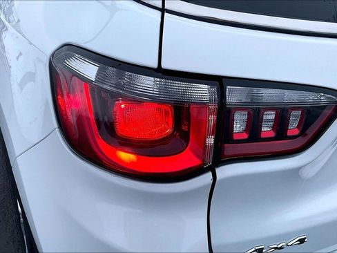 Used 2024 Jeep Compass Latitude image 30