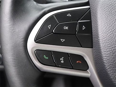 Used 2019 Jeep Cherokee Latitude w/ Cold Weather Group image 16