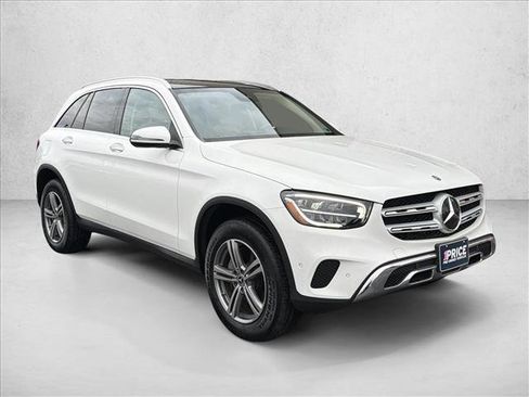 Used 2022 Mercedes-Benz GLC 300 4MATIC image 3