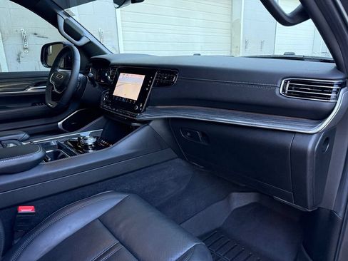 Used 2022 Jeep Wagoneer Series II AWD/4WD image 43