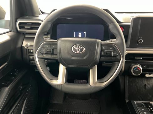 Used 2025 Toyota Tacoma TRD Off-Road AWD/4WD image 13