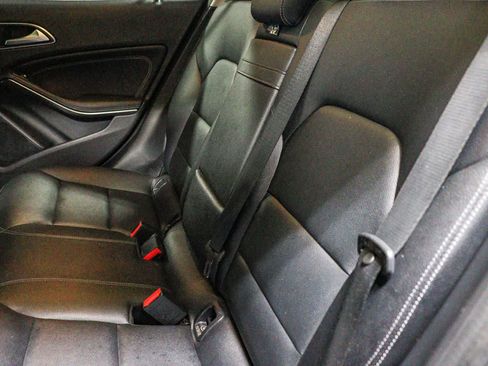 Used 2015 Mercedes-Benz GLA 250 image 19