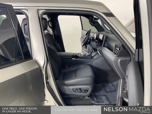 Used 2025 Lexus GX 550 w/ Accessory Package (2T) AWD/4WD image 15