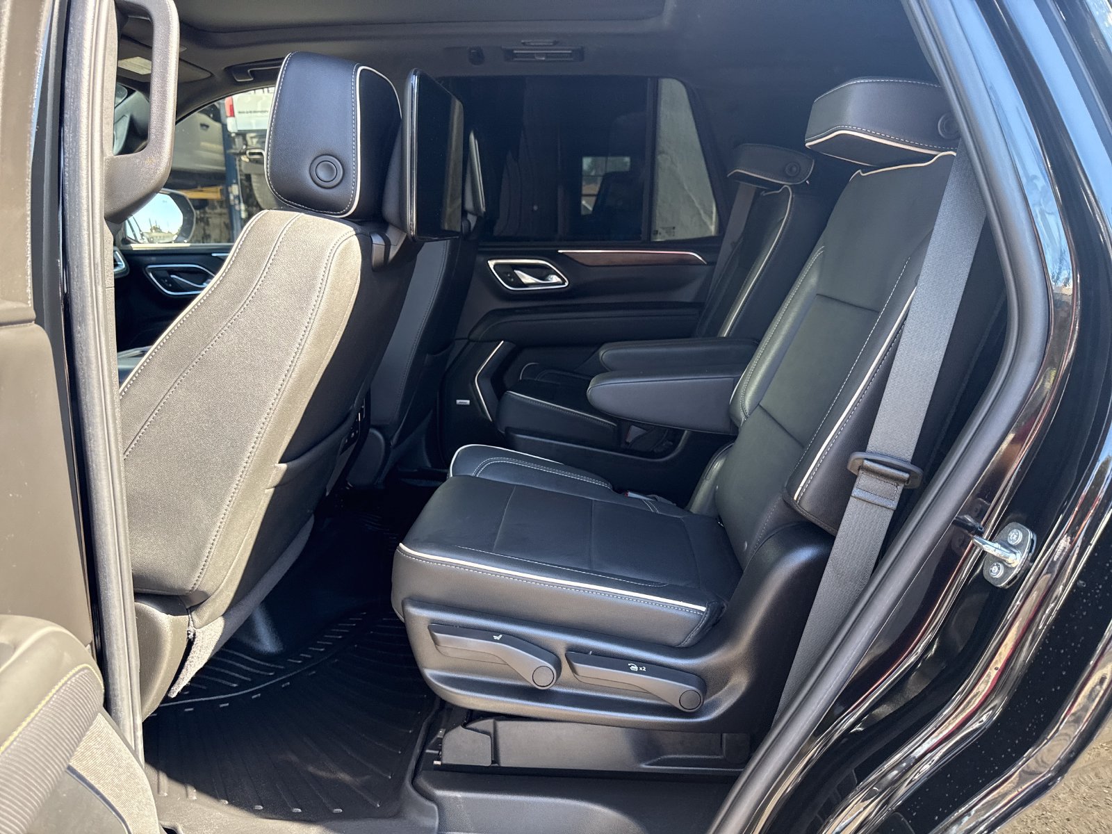 Used 2024 Chevrolet Tahoe Premier w/ Max Trailering Package AWD/4WD image 25