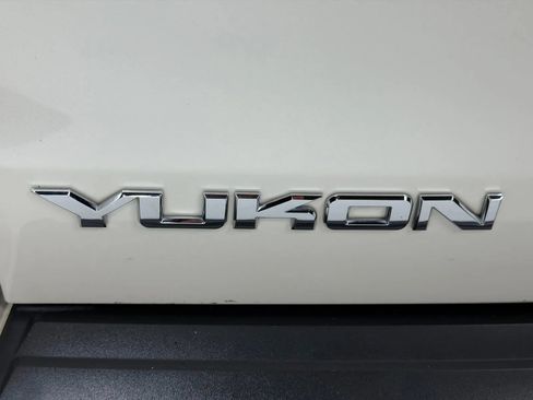 Used 2015 GMC Yukon Denali w/ Premium Package AWD/4WD image 8