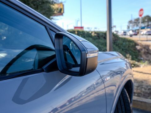 Used 2024 Audi Q4 e-tron Premium Plus image 29