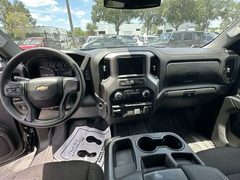 Used 2024 Chevrolet Silverado 2500 Custom w/ Custom Convenience Package AWD/4WD image 18