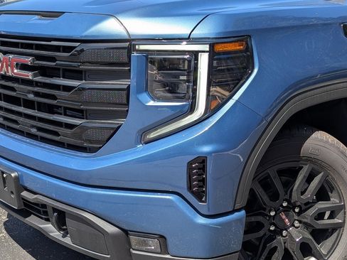New 2025 GMC Sierra 1500 Elevation image 3