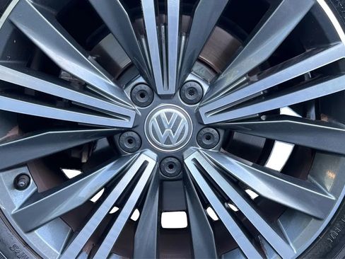 Used 2018 Volkswagen Tiguan SEL w/ 3rd Row Seat Package AWD/4WD image 47