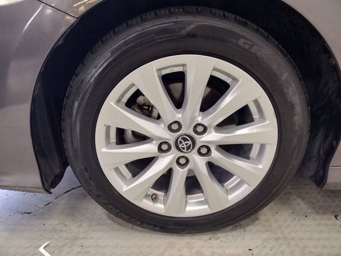 Used 2018 Toyota Camry LE FWD image 5