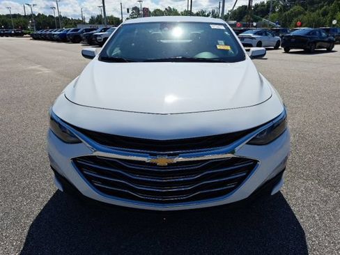 Used 2025 Chevrolet Malibu LT FWD image 3