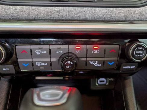 Used 2022 Jeep Compass Latitude w/ Sun and Sound Group AWD/4WD image 23