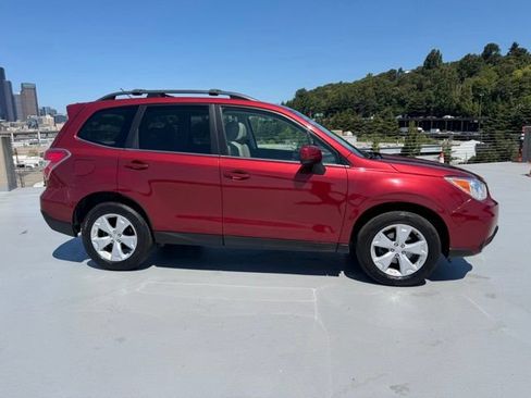 Used 2015 Subaru Forester 2.5i Limited AWD/4WD image 2