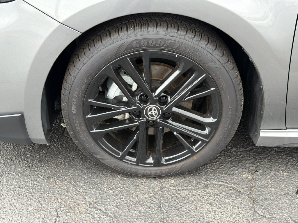 Used 2025 Toyota Camry SE FWD image 13