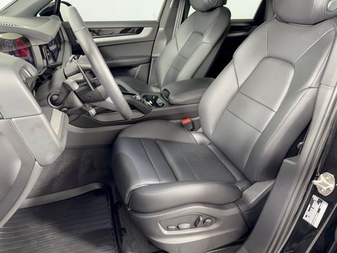 Certified 2026 Porsche Cayenne AWD/4WD image 5