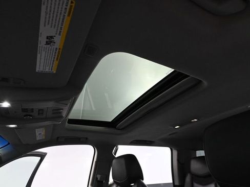 Used 2017 Cadillac Escalade ESV Luxury image 33