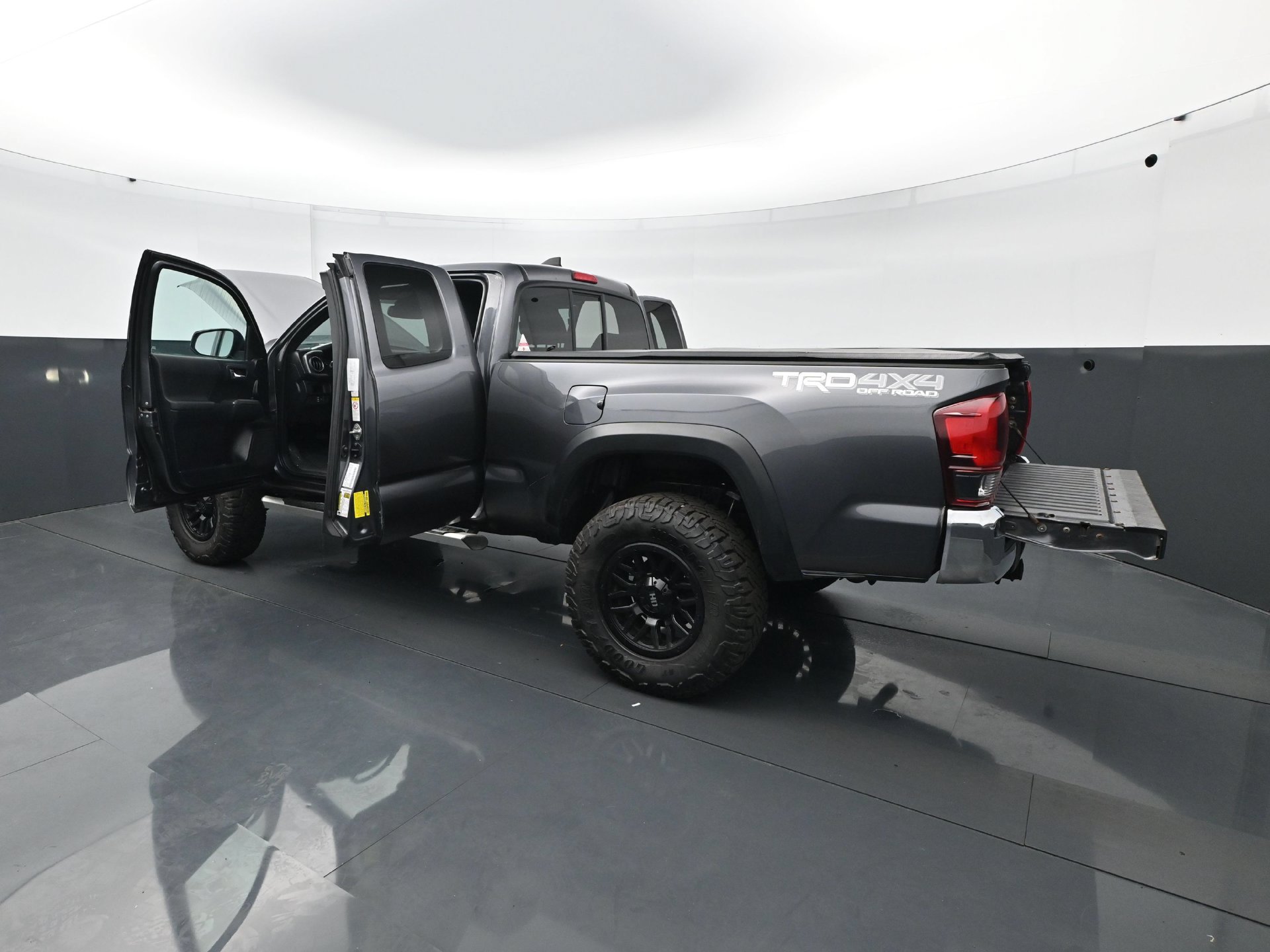 Used 2019 Toyota Tacoma TRD Off-Road AWD/4WD image 30