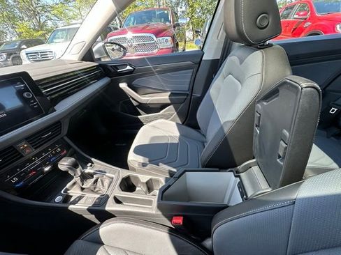 Used 2025 Volkswagen Jetta SEL FWD image 26