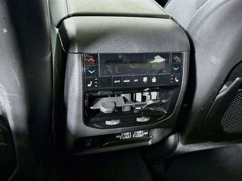 Used 2023 Jeep Grand Cherokee Overland w/ Luxury Tech Group IV AWD/4WD image 31