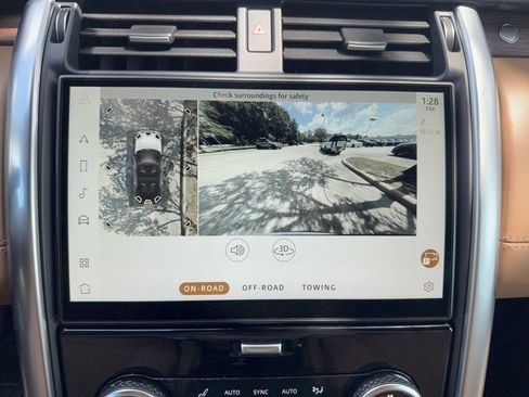 Used 2023 Land Rover Discovery HSE R-Dynamic AWD/4WD image 24