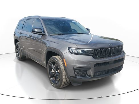 Used 2025 Jeep Grand Cherokee L Altitude RWD image 2