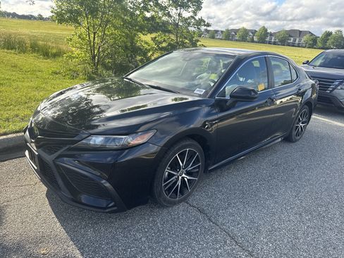 Used 2021 Toyota Camry SE FWD image 5