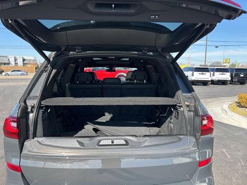 Used 2022 BMW X7 M50i image 9