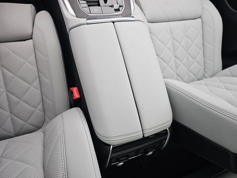 New 2026 BMW X5 xDrive50e w/ Executive Package image 24