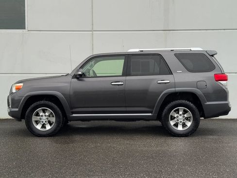 Used 2013 Toyota 4Runner SR5 AWD/4WD image 4