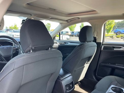 Used 2020 Ford Fusion SE AWD/4WD image 26