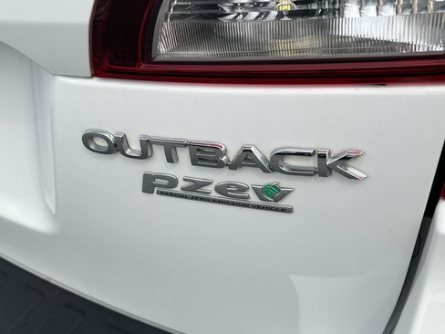 Used 2017 Subaru Outback 2.5i Touring w/ Popular Package #5A AWD/4WD image 10