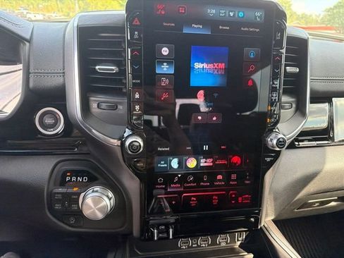 Used 2025 RAM 1500 Laramie AWD/4WD image 11