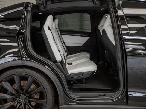 Used 2020 Tesla Model X Long Range AWD image 25