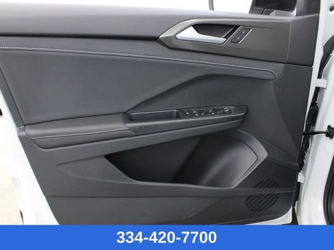 New 2026 Volkswagen Taos SE image 14