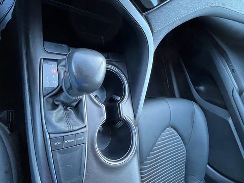 Used 2024 Toyota Camry SE image 11