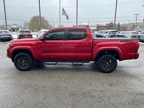 Certified 2022 Toyota Tacoma SR5 image 2