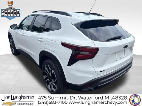 Used 2025 Chevrolet Trax RS w/ Sunroof Package FWD image 7