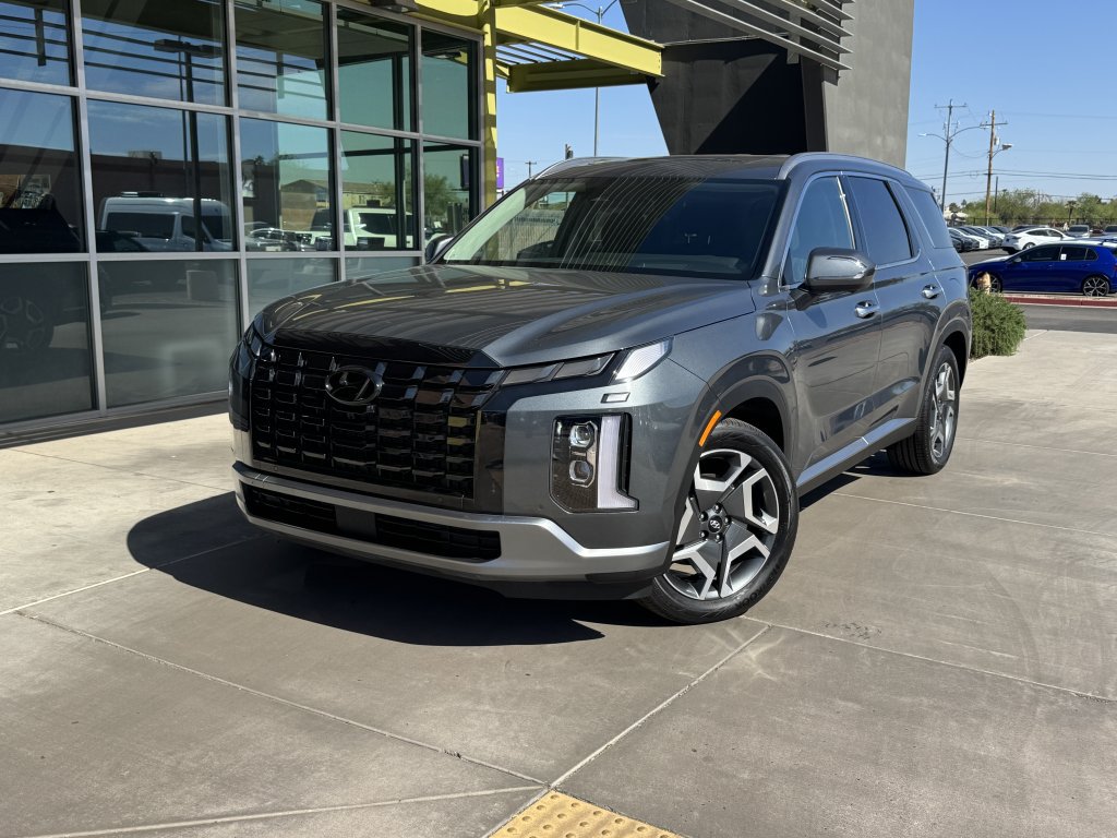 Used 2024 Hyundai Palisade Limited FWD image 2