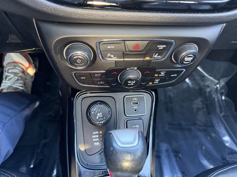 Used 2017 Jeep Compass Limited image 23