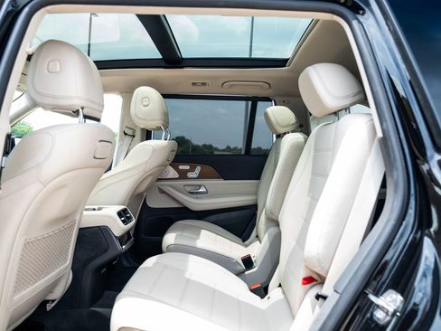 Used 2020 Mercedes-Benz GLS 580 4MATIC image 32