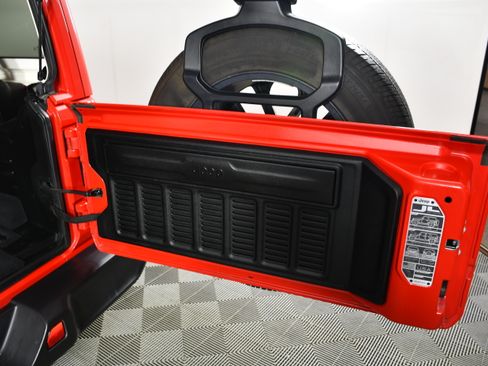 Used 2024 Jeep Wrangler Unlimited Sahara AWD/4WD image 49