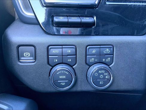 Used 2025 Chevrolet Silverado 2500 High Country w/ Technology Package image 36