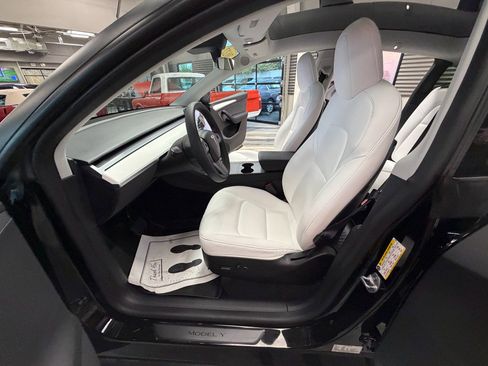 Used 2022 Tesla Model Y Long Range image 52