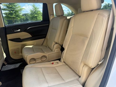 Used 2015 Toyota Highlander Limited Platinum AWD/4WD image 40