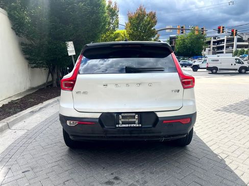 Used 2022 Volvo XC40 T5 R-Design AWD/4WD image 5