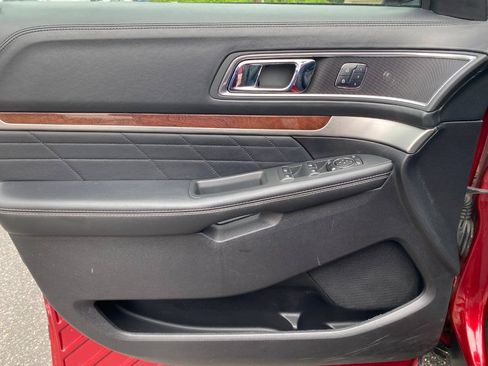 Used 2017 Ford Explorer Platinum AWD/4WD image 11